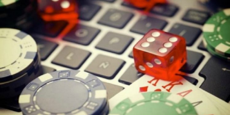 Συνελήφθησαν δυο άτομα σε περιοχή του Πύργου για διεξαγωγή τυχερού παιγνίου