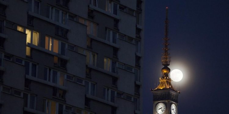 «Έρχεται» πανσέληνος παρέα με έκλειψη παρασκιάς του φεγγαριού