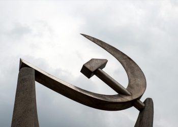 ΚΚΕ: Μόνο οι μεγάλοι νιώθουν ασφαλείς από το σχέδιο της κυβέρνησης για τον τουρισμό