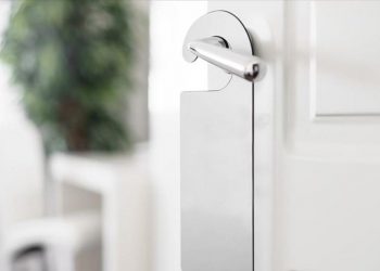 Οι λόγοι που καθυστερεί το άνοιγμα των ξενοδοχείων