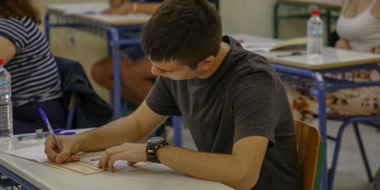 Πανελλήνιες: Σήμερα Νέα Ελληνικά για τους υποψηφίους τους ΕΠΑΛ