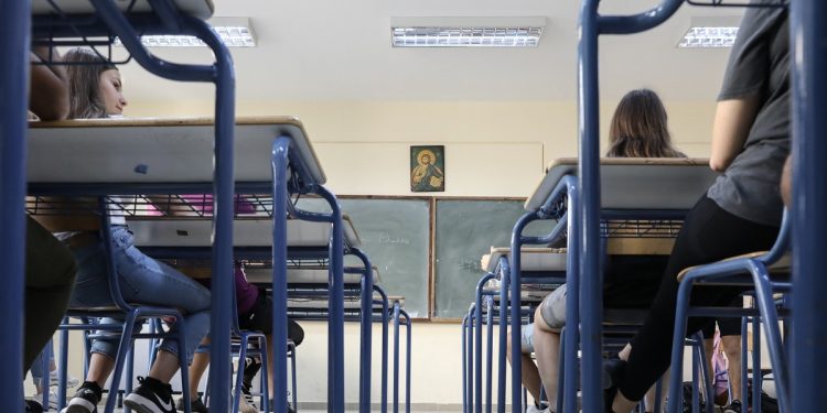 Πανελλήνιες 2020: Αρχή με Νεοελληνική Γλώσσα