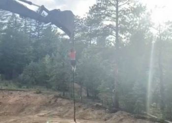 Η Κατερίνα Στεφανίδη προπονείται έχοντας «κρεμαστεί» σε κουτάλα εκσκαφέα – Newsbeast