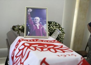Το τελευταίο «αντίο» στον Νίκο Αλέφαντο