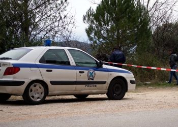 Γυναίκα βρέθηκε νεκρή μέσα στο αυτοκίνητό της σε περιοχή του πρώην Δήμου Φολόης