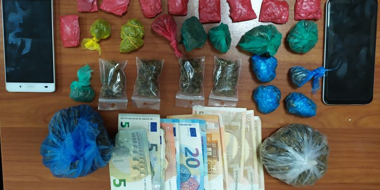 Συνελήφθησαν διακινητές ναρκωτικών στη Νέα Μανωλάδα