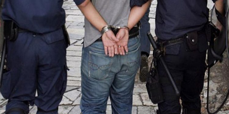ΖΑΧΑΡΩ: Σύλληψη για κατοχή ναρκωτικών και παράβαση του νόμου για τα όπλα