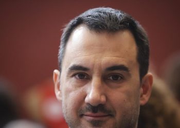 Η κυβέρνηση βρίσκεται πίσω από τις εξελίξεις