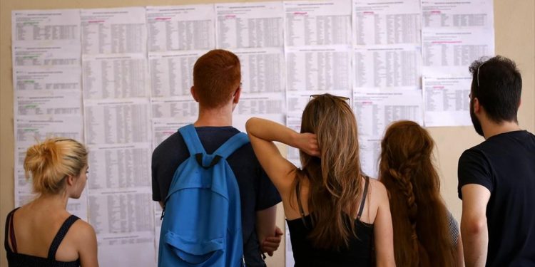 Ανακοινώνονται σήμερα οι βαθμολογίες των Πανελλαδικών Εξετάσεων