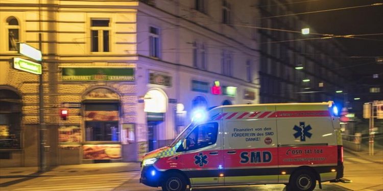 Σχεδόν 1.000 τα ενεργά κρούσματα κορωνοϊού στη χώρα