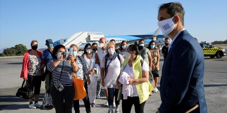 Η Ελλάδα ανοίγει τα σύνορα στον παγκόσμιο τουρισμό