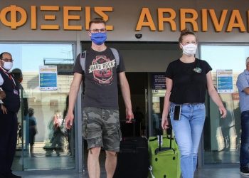 56 συλλήψεις αλλοδαπών που επιχείρησαν ταξιδέψουν αεροπορικώς με πλαστά έγγραφα