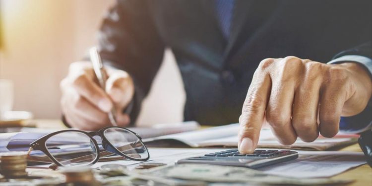 Πόσο και για ποιους θα μειωθεί η προκαταβολή φόρου εισοδήματος