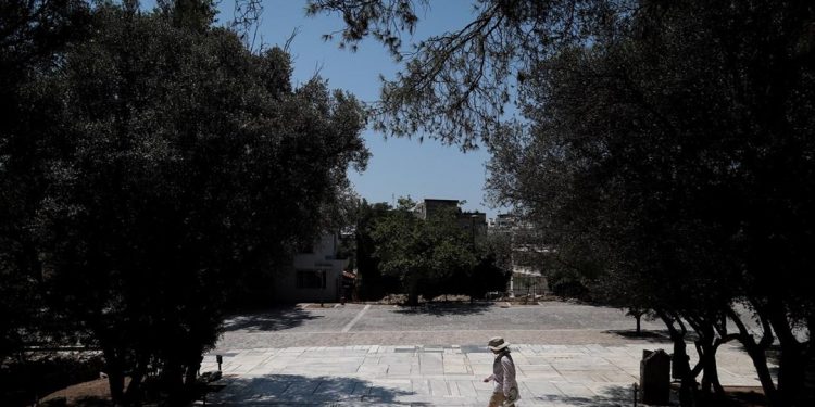 Συνθήκες καύσωνα με θερμοκρασίες έως 40 βαθμούς Κελσίου