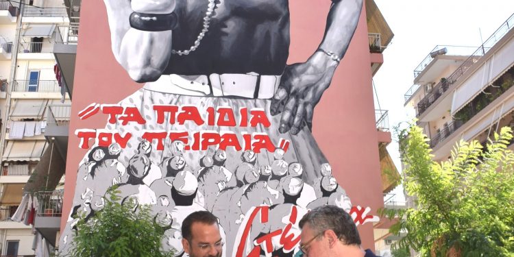 Ο Περιφερειάρχης Ν. Φαρμάκης στο mural της Μελίνας Μερκούρη