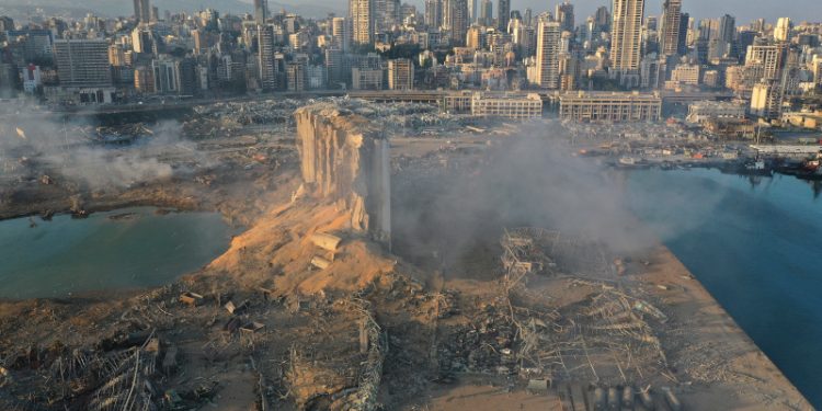Η Χιροσίμα της Βηρυτού: 100 νεκροί, χιλιάδες τραυματίες, η έκρηξη ισοπέδωσε το λιμάνι (φωτος)