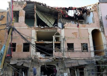 4 αεροπλάνα και ένα πλοίο με ανθρωπιστική βοήθεια στέλνει στη Βηρυτό