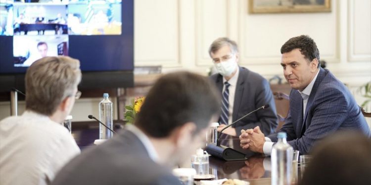 Τηλεδιάσκεψη αύριο με Τσιόδρα για τον κορωνοϊό