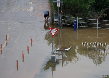 Νεκροί και αγνοούμενοι εξαιτίας πλημμυρών που προκάλεσαν καταρρακτώδεις βροχοπτώσεις