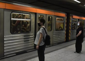 1.039 έλεγχοι σε ΜΜΜ, 24 παραβάσεις για μάσκες και υπεράριθμους