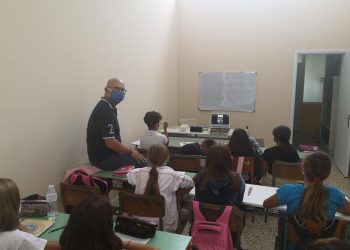 Η Νέρυ Νιαγκουάρα στο Ε1 τμήμα του Δημοτικού Σχολείου Σκουροχωρίου
