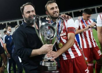Ο Τοροσίδης πήρε το κύπελλο και σταματάει το ποδόσφαιρο