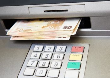 ΚΡΕΣΤΕΝΑ: Έκλεψε κωδικούς πιν και μετέφερε 12.000 ευρώ