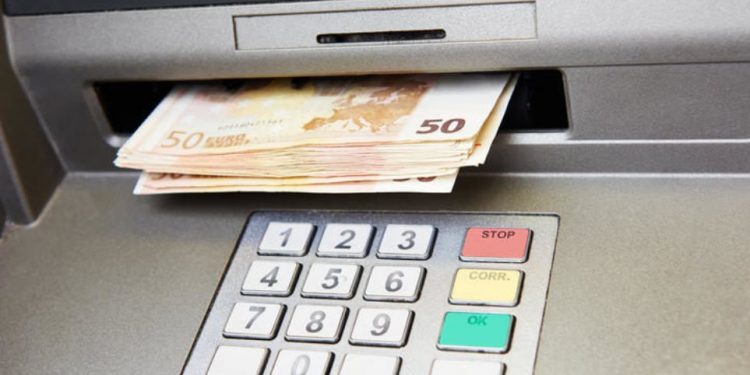 ΚΡΕΣΤΕΝΑ: Έκλεψε κωδικούς πιν και μετέφερε 12.000 ευρώ