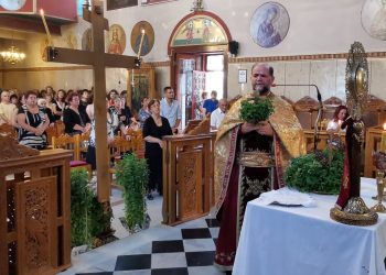 Η Ύψωση του κορυφαίου συμβόλου θυσίας και αγιασμού, στον Άγιο Σπυρίδωνα Πύργου