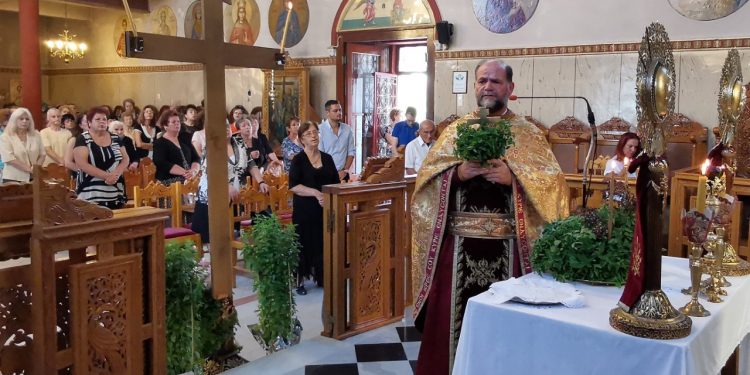 Η Ύψωση του κορυφαίου συμβόλου θυσίας και αγιασμού, στον Άγιο Σπυρίδωνα Πύργου
