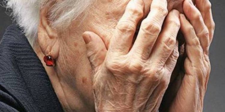 ΠΥΡΓΟΣ: Αφαίρεσαν από ηλικιωμένη 200 ευρώ και κινητό τηλέφωνο