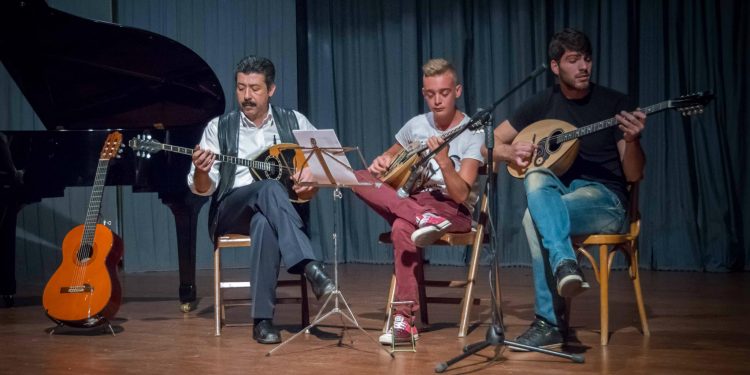 Σχολή Παραδοσιακής & Λαϊκής Μουσικής στο Ελληνικό Ωδείο Πύργου