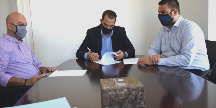 ΠΕΡΙΦΕΡΕΙΑ ΔΥΤΙΚΗΣ ΕΛΛΑΔΑΣ: Υπογράφτηκε η σύμβαση για το οδικό τμήμα Άγιος Ιωάννης – Κατάκολο, συνολικού προϋπολογισμού 1,74 εκ. ευρώ