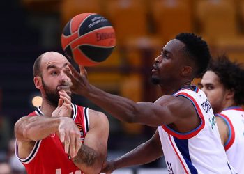 Euroleague: Λύγισε από την Εφές ο Ολυμπιακός