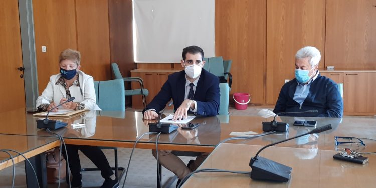 Π.Ε ΗΛΕΙΑΣ: Σύσκεψη υπό τον Αντιπεριφερειάρχη Π.Ε Ηλείας Βασίλη Γιαννόπουλο για τα μέτρα προστασίας από τον Covid -19
