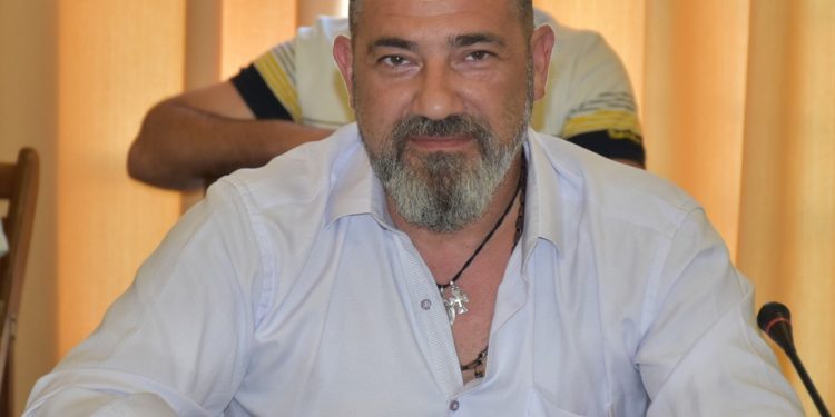 ΧΑΡΗΣ ΜΙΧΑΛΑΚΟΠΟΥΛΟΣ: “Η κοινωνία πληρώνει τους (γυφτό)-νόμους των πολιτικών….”