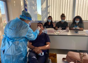 Δειγματοληψία στο Δημαρχείο Ανδραβίδας-Κυλλήνης για τον Covid-19