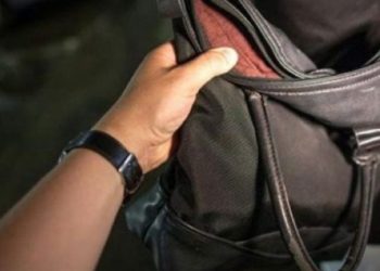 ΠΥΡΓΟΣ: 10χρονος αφαίρεσε από γυναίκα χρήματα και προσωπικά έγγραφα