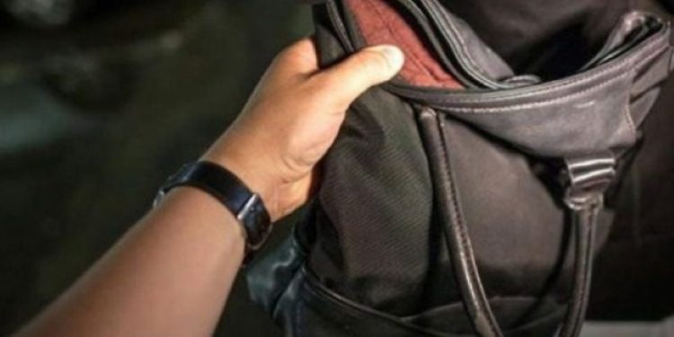 ΠΥΡΓΟΣ: 10χρονος αφαίρεσε από γυναίκα χρήματα και προσωπικά έγγραφα