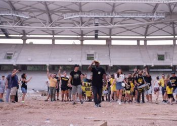 Κυκλοφόρησε το βίντεο κλιπ του τραγουδιού από τον Ταμ Ενσαλίβα που έγινε... κόλλημα