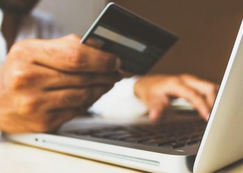 ΠΥΡΓΟΣ: Αφαίρεσε από λογαριασμό 11.880 ευρώ