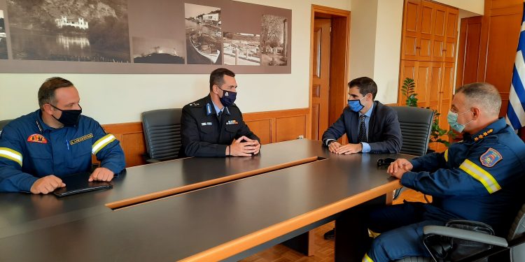 Π.Ε. ΗΛΕΙΑΣ: Συνάντηση Αντιπεριφερειάρχη Π.Ε Ηλείας Β. Γιαννόπουλου με τον Περιφερειακό Διοικητή Πυροσβεστικών Υπηρεσιών Δ.Ε Ν. Ρουμελιώτη