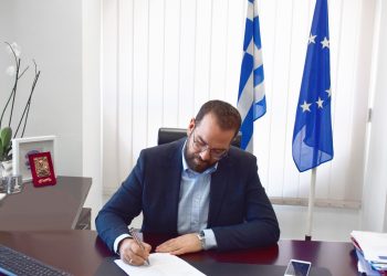 Παρέμβαση του Περιφερειάρχη Νεκτάριου Φαρμάκη στον υπουργό Αγροτικής Ανάπτυξης Μάκη Βορίδη για τους παραγωγούς ελιάς Καλαμών