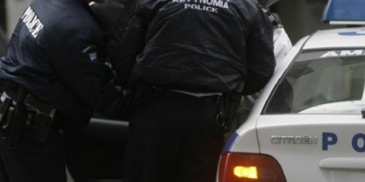 ΠΥΡΓΟΣ: Συνελήφθησαν δύο άνδρες για ληστεία σε βάρος πεζού