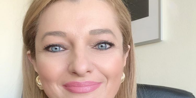 ΔΙΟΝΥΣΙΑ ΑΥΓΕΡΙΝΟΠΟΥΛΟΥ: “Θερμές Ευχές για το 2021!”