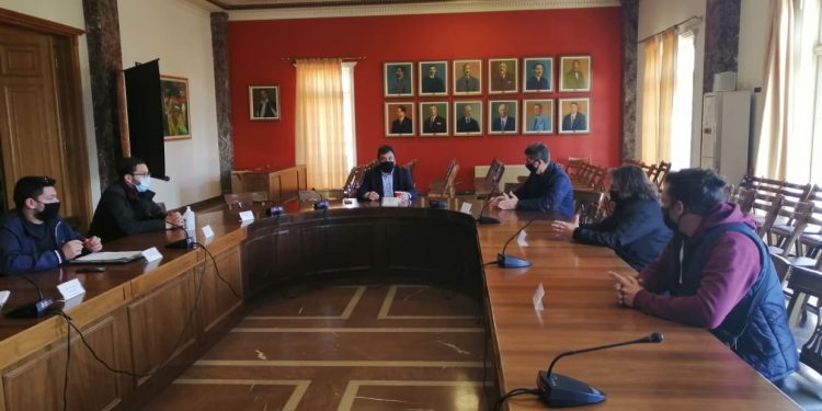 ΔΗΜΟΣ ΠΥΡΓΟΥ: «Στο τραπέζι» τα προβλήματα της εστίασης