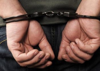ΓΑΣΤΟΥΝΗ: Σύλληψη δύο ανδρών για κατοχή ναρκωτικών