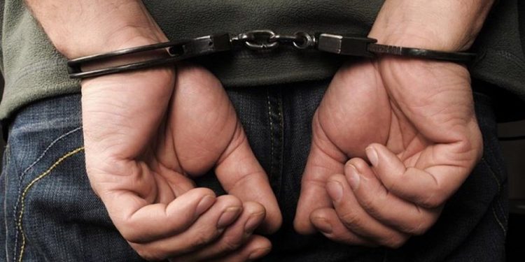 ΓΑΣΤΟΥΝΗ: Σύλληψη δύο ανδρών για κατοχή ναρκωτικών