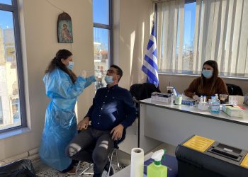ΔΗΜΟΣ ΑΝΔΡΑΒΙΔΑΣ – ΚΥΛΛΗΝΗΣ: Με μεγάλη συμμετοχή των Δημοτών διεξήχθη σήμερα ο έλεγχος ταχείας ανίχνευσης αντιγόνου στα Δημαρχεία των Λεχαινών και στο δρόμο έμπροσθεν του Δημαρχείου της Βαρδας (drive through rapid tests)