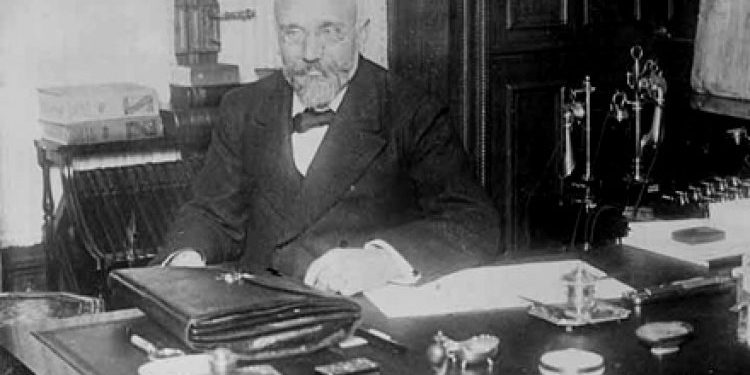 “Θέλεις να την παραδώσουμε κουρελιάρα;”